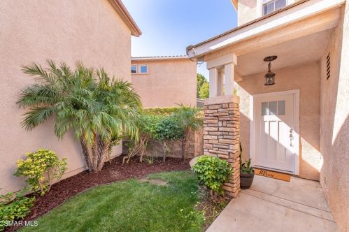 581 Yarrow Dr, Simi Valley, CA 93065-7353