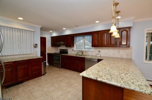7 Sunnyhill Rd, Dover NJ  07801-3715 exterior