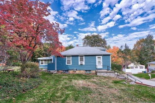121 Hereford Ave, Waterbury, CT 06704-1330