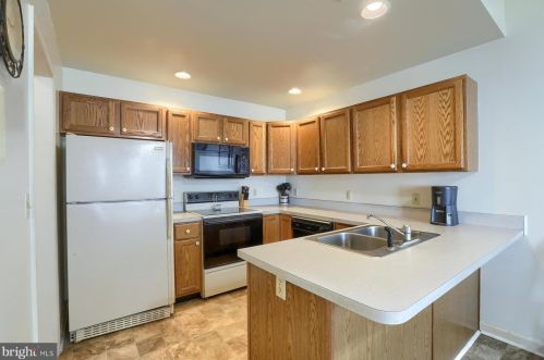 5 Thornhill Ct, Carlisle PA  17015-7669 exterior