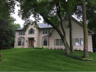 11123 Mill Run, Hopkins, MN 55305-3052