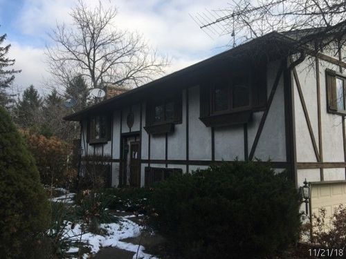 1103 Sullivan Rd, Bull Valley, IL 60098-8804