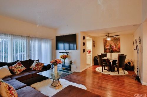 6637 Caro St, Paramount, CA 90723-4765