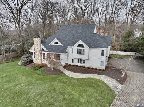 23 Dogwood Hill Rd, Upper Saddle River, NJ 07458-2206