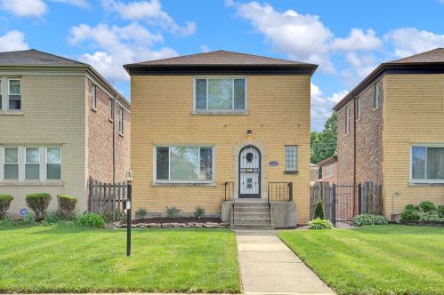 8105 Fairfield Ave, Chicago, IL 60652-2719