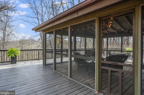 208 Pathfinder Ln, Hedgesville WV  25427-6160 exterior