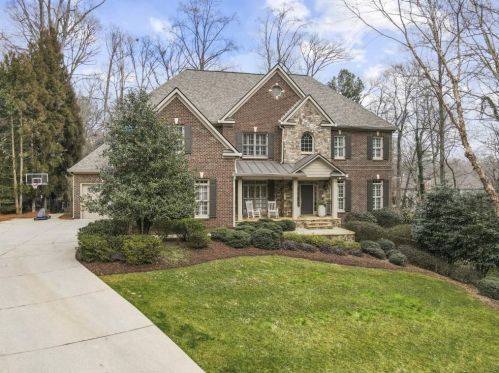 304 Frst Vly Ct, Atlanta GA  30342-2353 exterior