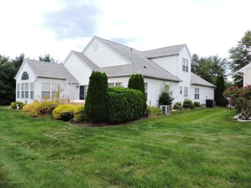 11 Xavier Ct, Lakehurst, NJ 08759-6036