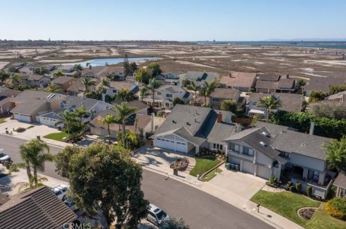 5812 Carbeck Dr, Huntington Beach CA  92648-1009 exterior