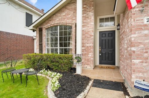 2117 Carnation Ct, Garland TX 75040-2805 exterior