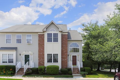 88 Richmond Ct, Holmdel Village, NJ 07733-2753