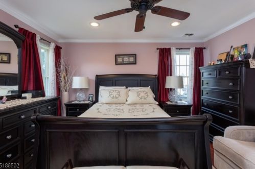 1 Quartz Ln, Paterson NJ  07501-3300 exterior