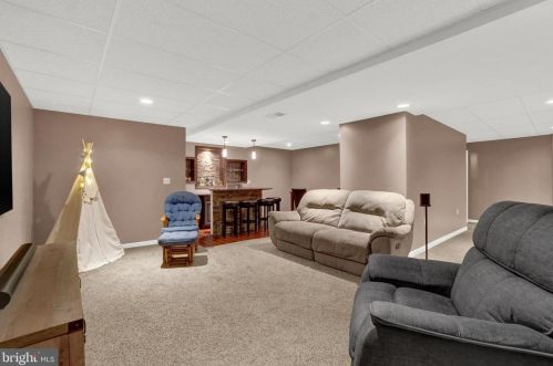 1433 Farm Cross Way, York PA  17408-8537 exterior