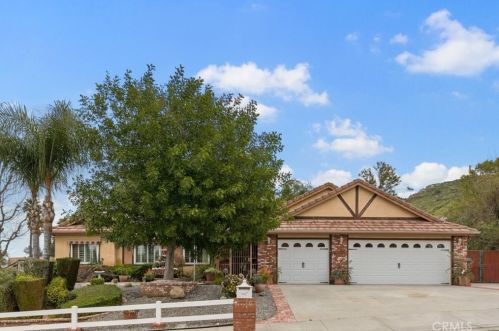 8014 Martingale Dr, Riverside, CA 92509-4053