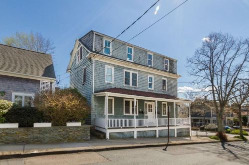 7 Dearborn St, Middletown, RI 02840-3476