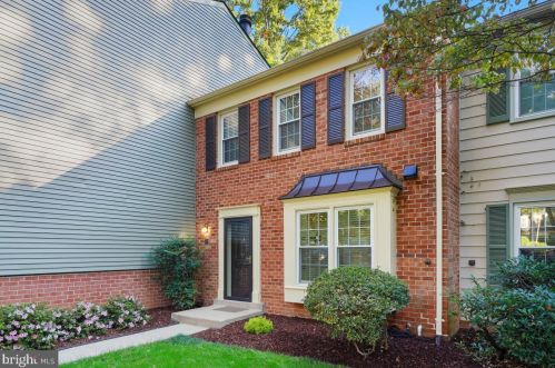 2177 Pond View Ct, Herndon, VA 20191-3847