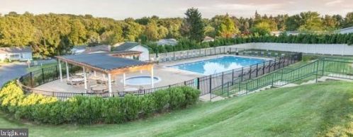 110 Dovefield Dr, Lancaster PA  17603-4686 exterior