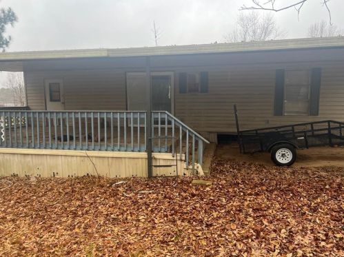 25 Lakeview Dr, Locust Grove, GA 30248-3822