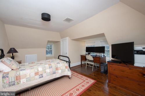 225 Euclid Ave, Haddonfield NJ 08033-2552 exterior