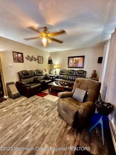 11 1st St, Lacey Township, NJ 08734-2801