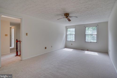 6315 Falling Brk Dr, Springfield VA  22015-4033 exterior