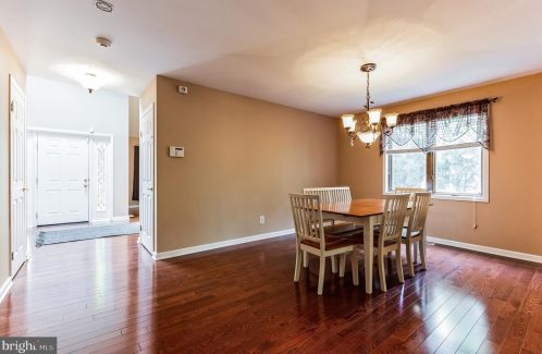 142 Hawthorne Ave, Tavistock NJ 08033-1401 exterior