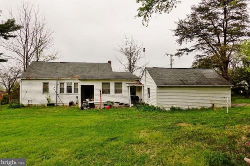 42 Quarter Branch Rd, Lovettsville, VA 20180-8615