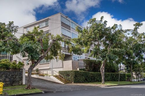 1619 Kamamalu Ave, Honolulu HI  96813-1711 exterior