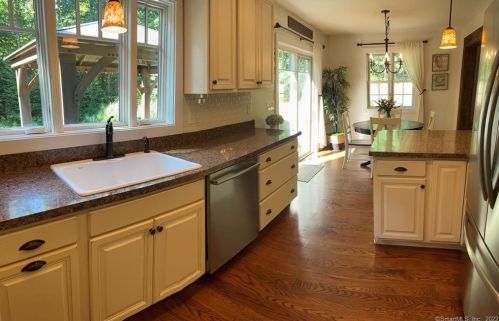 90 Paddy Hollow Rd, Bethlehem CT  06751-1619 exterior