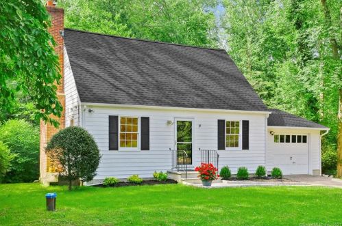 96 Pond Rd, Wilton, CT 06897-3225