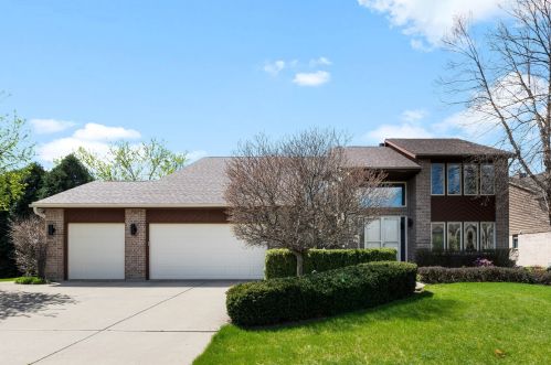 371 Butternut Dr, Buffalo Grove, IL 60089-6322