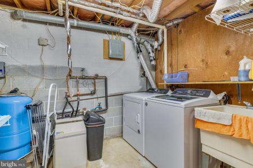 857 Oregon Trl, Harpers Ferry WV 25425-3144 exterior