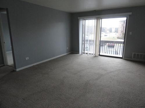 15727 Peggy Ln, Oak Forest, IL 60452-5106