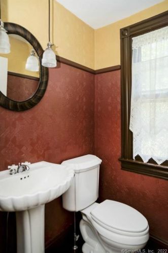 12 Prospect St, Chester CT  06412-1318 exterior