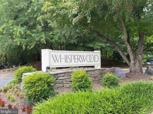 2152 Whisperwood Glen Ln, Herndon, VA 20191-4144