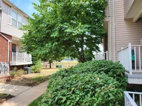 442 Great Beds Ct, Perth Amboy, NJ 08861-5206