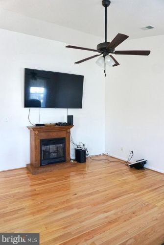 16267 Gayle Ct, Triangle, VA 22172-1103