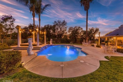 1678 Southport Dr, Riverside CA  92506-5449 exterior