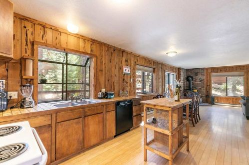 11782 Silverfir Cir, Truckee CA  96161-3216 exterior