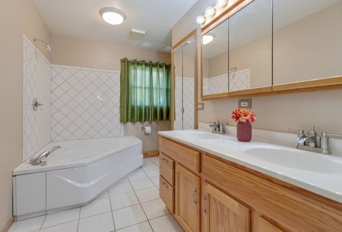 214 Highland Ave, Pingree Grove IL  60140-9456 exterior