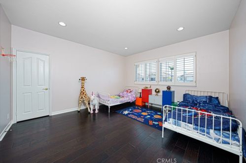 32 Trinity, Irvine CA  92612-3271 exterior