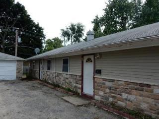 7 Fir St, Carpentersville, IL 60110-1619