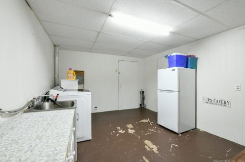 39 Maryland Dr, Middlefield CT  06455-1005 exterior