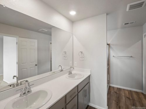 766 Rome St, Aurora CO 80019-3144 exterior