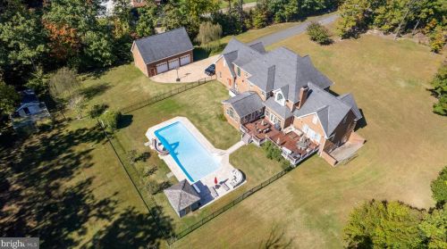 6140 Doyle Rd, Clifton, VA 20124-1313