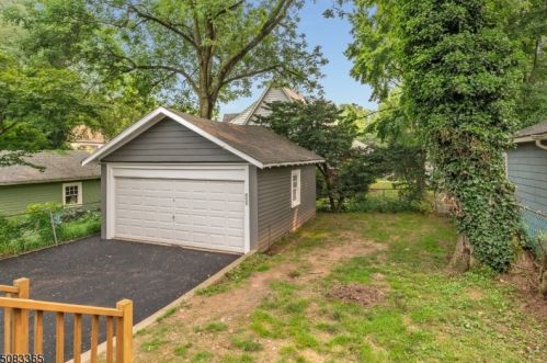 122 Midland Blvd, Maplewood NJ 07040-1809 exterior