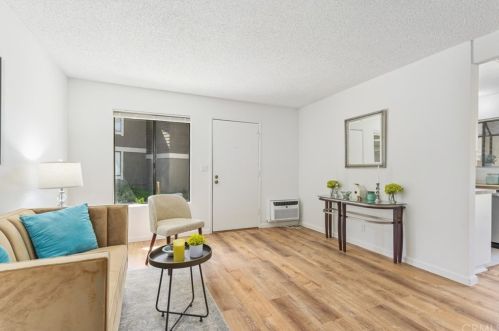 117 Streamwood, Irvine CA  92620-1946 exterior