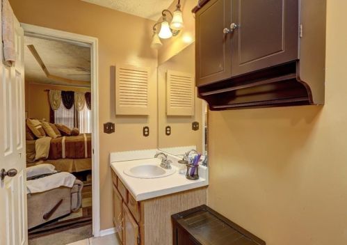 6786 Bent Crk Dr, Rex GA 30273-2100 exterior