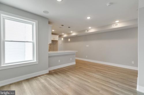 419 Cumberland St, Philadelphia, PA 19133-3013