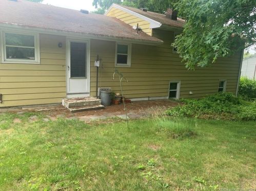 219 Pearl Lake Rd, Waterbury, CT 06706-2525
